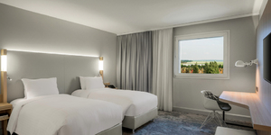 courtyard-by-marriott-paris-roissy-charles-de-gaulle-airport-hotel-chambre-2