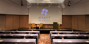 hyatt-regency-koeln-allemagne-business-profilers-vue-salle-de-reunion-b