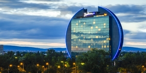 radisson-blu-hotel-frankfurt-facade-1